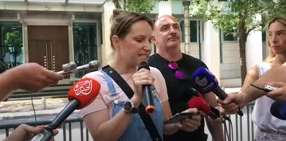 "Љуте" комите протествовале испред зграде Владе против потписивања Темељног уговора