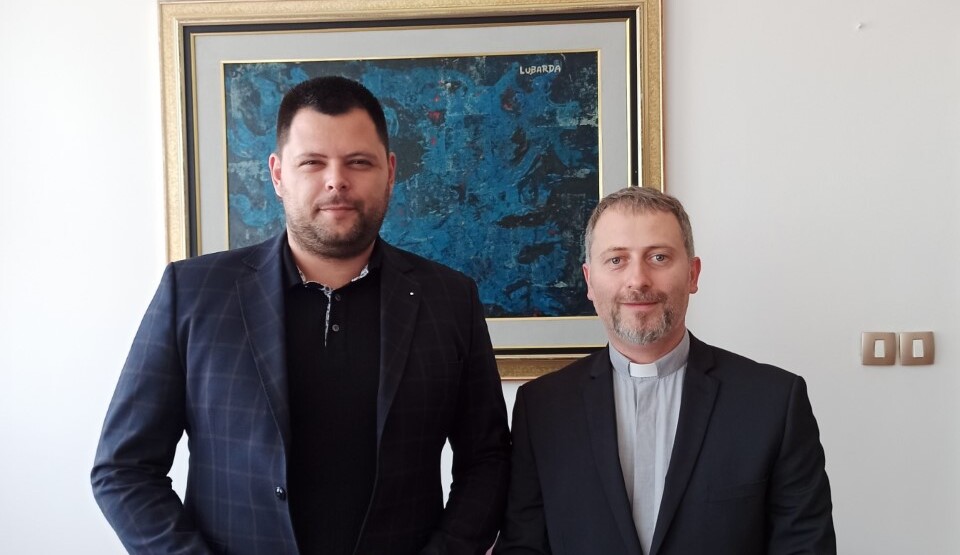 Ковачевић обишао радове на римокатоличком храму, обећао помоћ општине