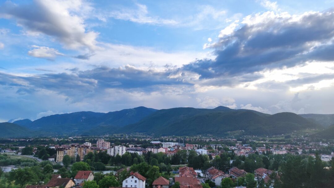 Промјенљиво и нестабилно, до 25 степени