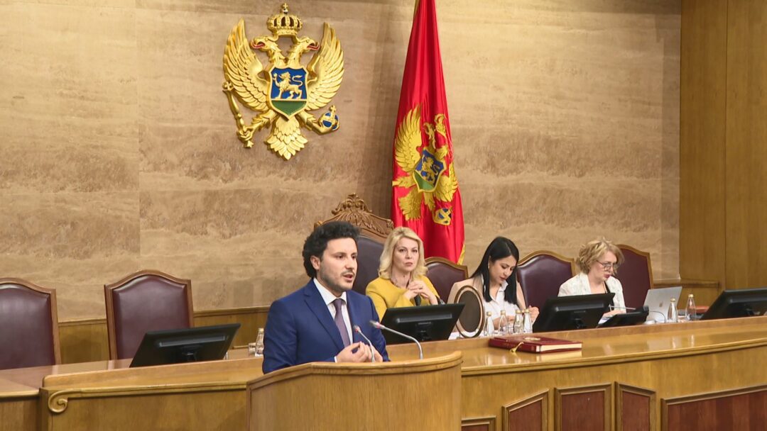 Премијерски сат: Питаће Абазовића о оставци, догађајима у Никшићу, европском путу