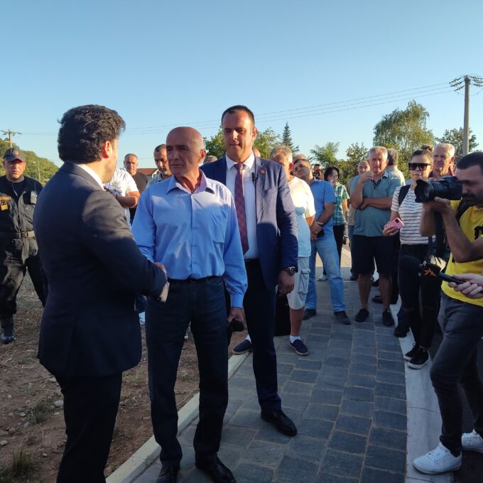 Протест мјештана Веруше, Абазовић обећао прикључак