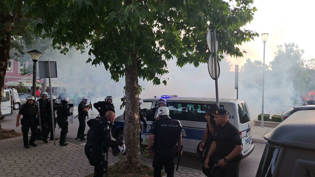 Епилог инцидента у Никшићу: Седам повријеђених службеника полиције и десет грађана