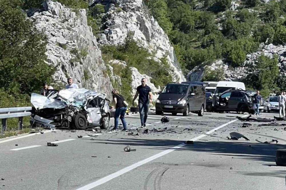 STRAVIČNA NESREĆA NA PUTU BAR-ULCINJ: Troje mladih izgubilo život, još dvoje u životnoj opasnosti