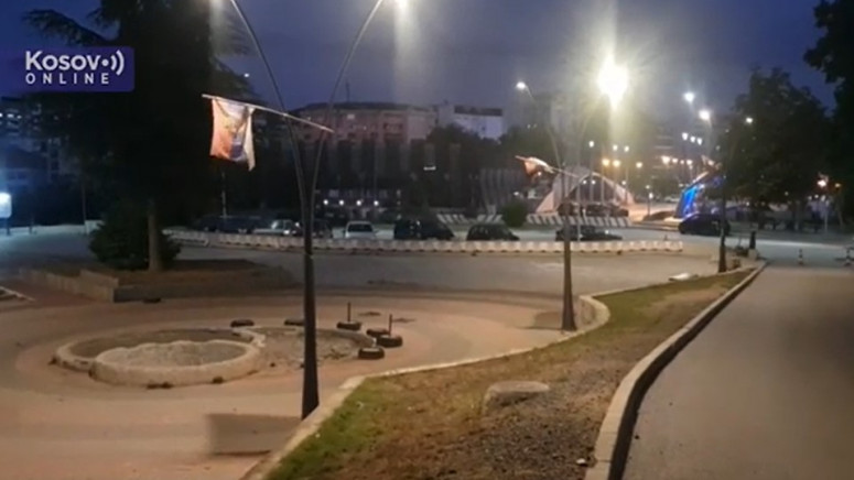 (Видео) У Северној Митровици огромна тензија и празне улице, сирене не престају