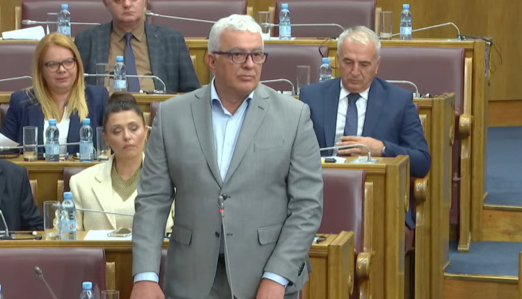 Мандић: Влада шаље војнике на Русију, иако зна да је народ против тога!