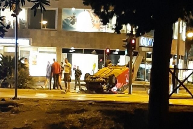Преврнуо се ауто у центру Будве, нема повријеђених