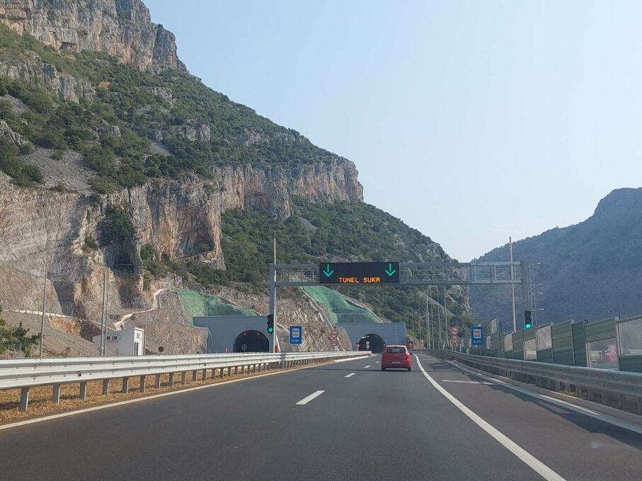 Udes kod tunela Vjeternik: Jedna osoba lakše povrijeđena