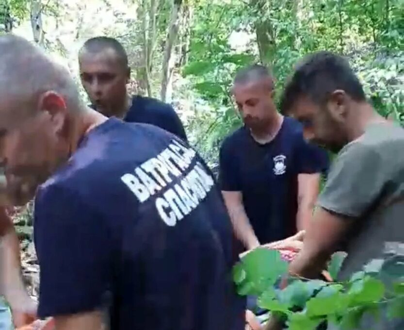 (ВИДЕО) Возило слетјело с пута Локве-Беране, спашена једна особа