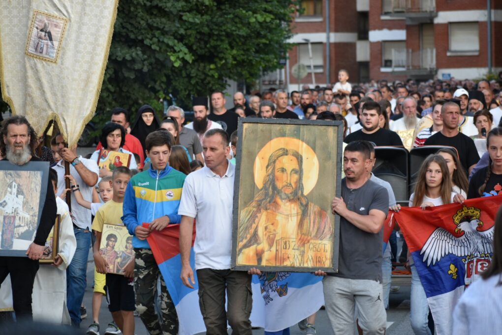 Погледајте како је било на литији у Мојковцу