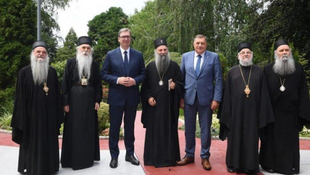 Вучић се састао са Патријархом и Додиком, разговарали о Косову и Метохији