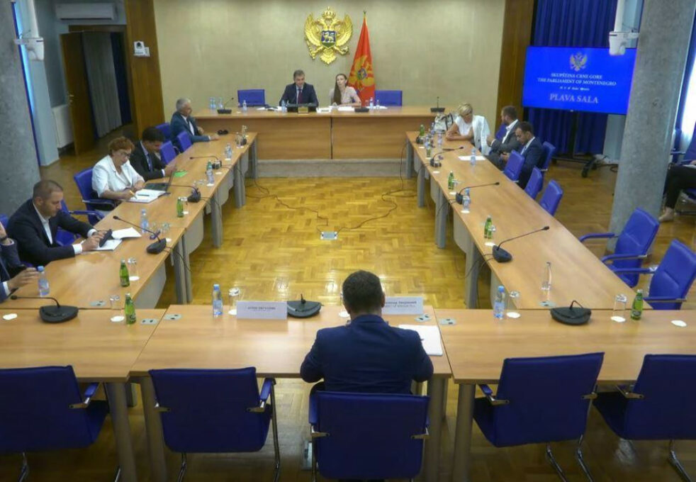(ВИДЕО) Подржан предлог да приправницима буду повећане накнаде
