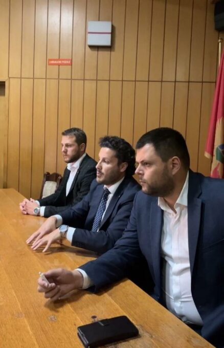 Радници прихватили Абазовићев позив на састанак, очекују да Влада помогне