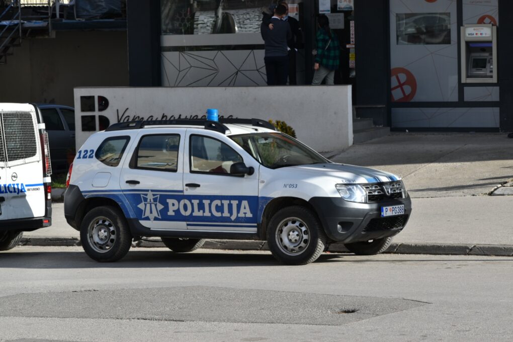 Cariniku osumnjičenom za primanje mita odrđeno zadržavanje