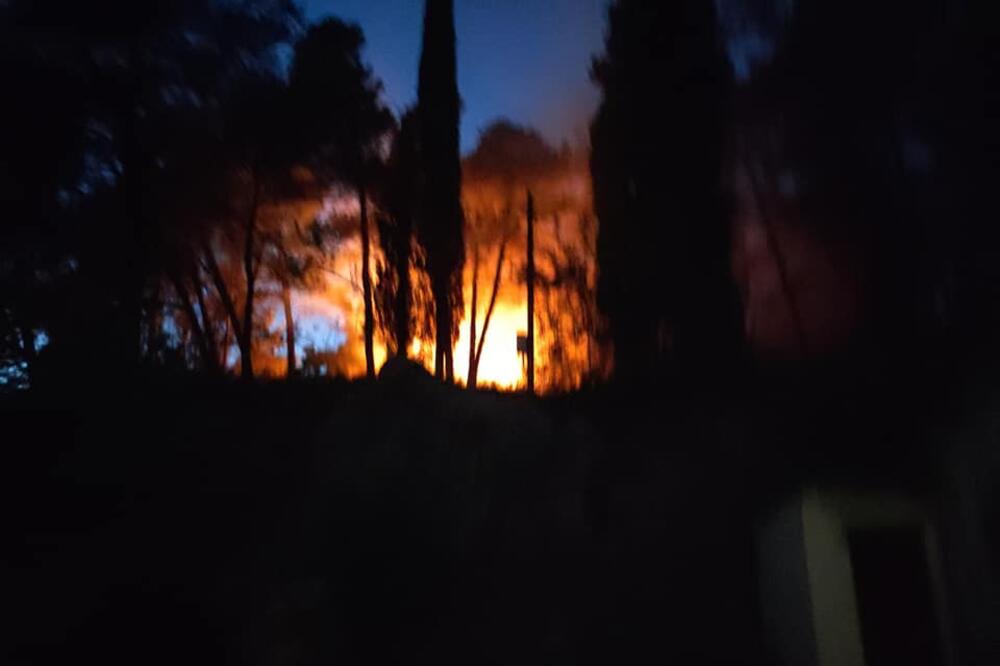 Двије особе подметнуле пожар на Горици, обавијештена полиција