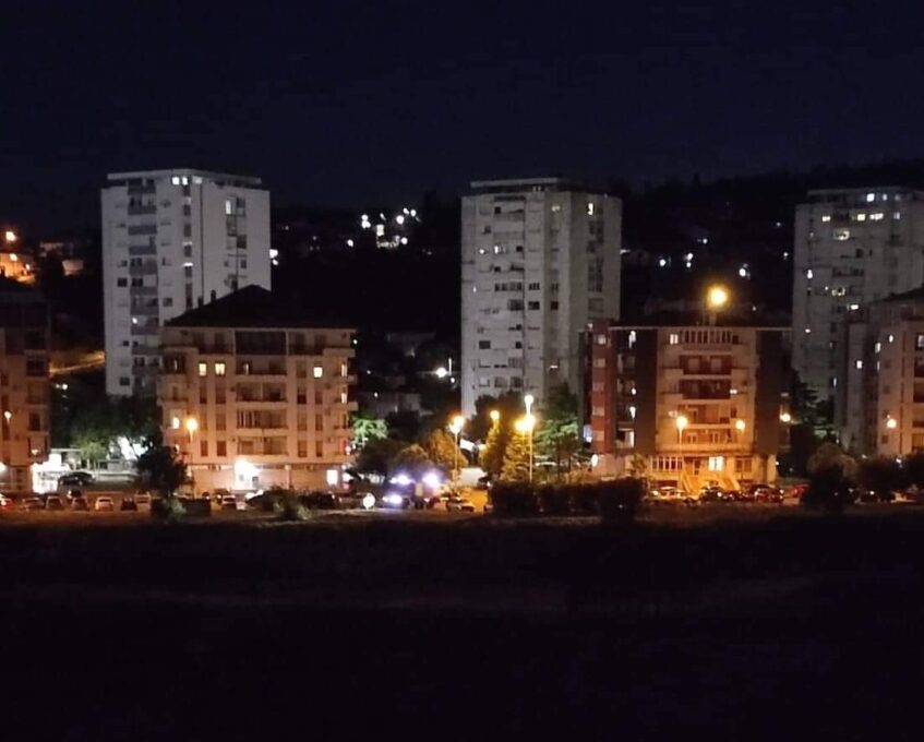 Пожар на обали Мораче, екипе ватрогасаца на терену