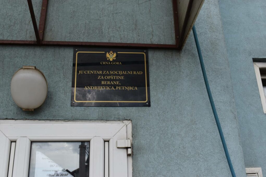 Око 3.000 грађана без помоћи јер министарство ради реорганизацију