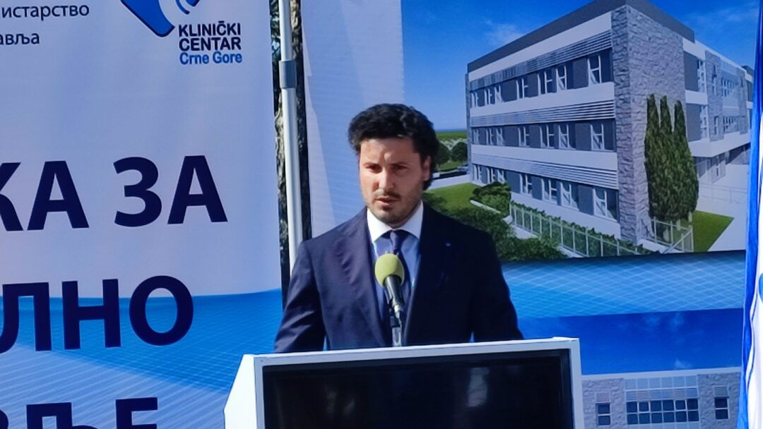 Абазовић обећао да ће уредити Плавско језеро и направити пут ка Дечанима
