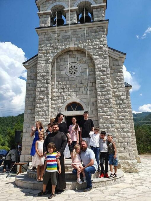 Прослављена храмовска слава у родном селу митрополита Амфилохија