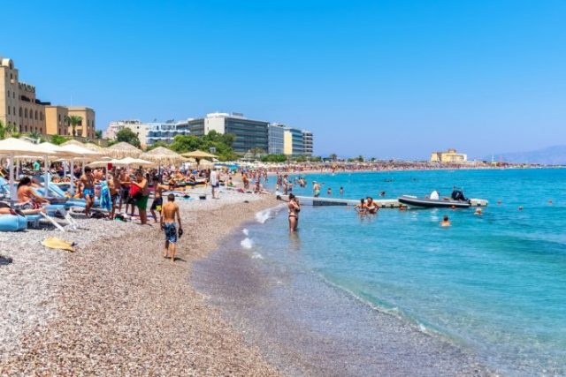 Жену ударио гром док је пливала: Из мора је извукли купачи