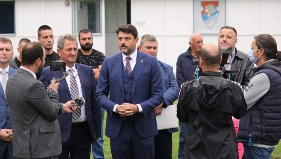 Амбасадор Божовић у Херцег Новом: Посјетио "ФК Обилић", домаћини му приредили дочек