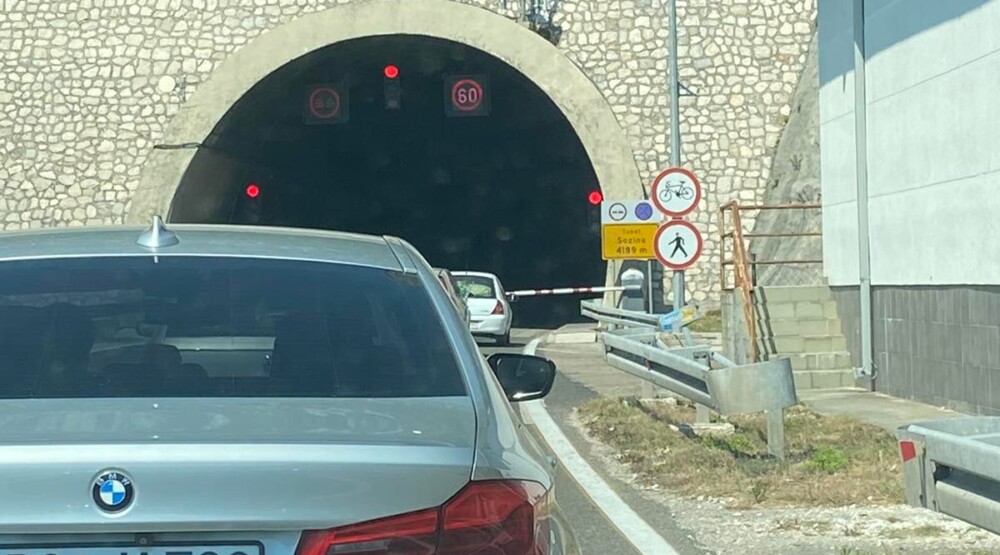 Баранин се закуцао у потпорни зид тунела Созина, превезен у Клинички