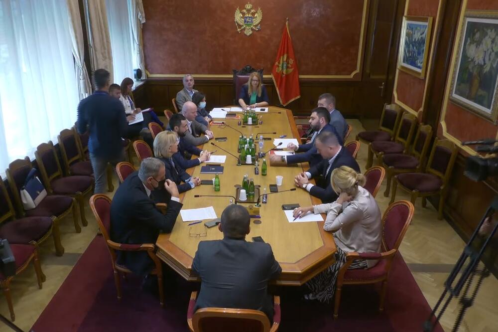 Уживо: Законодавни одбор о скраћењу мандата