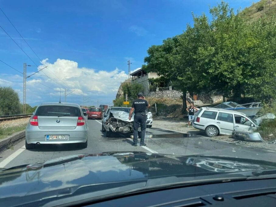 Удес на путу Подгорица-Бар, има повријеђених, саобраћа се једном траком наизмјенично