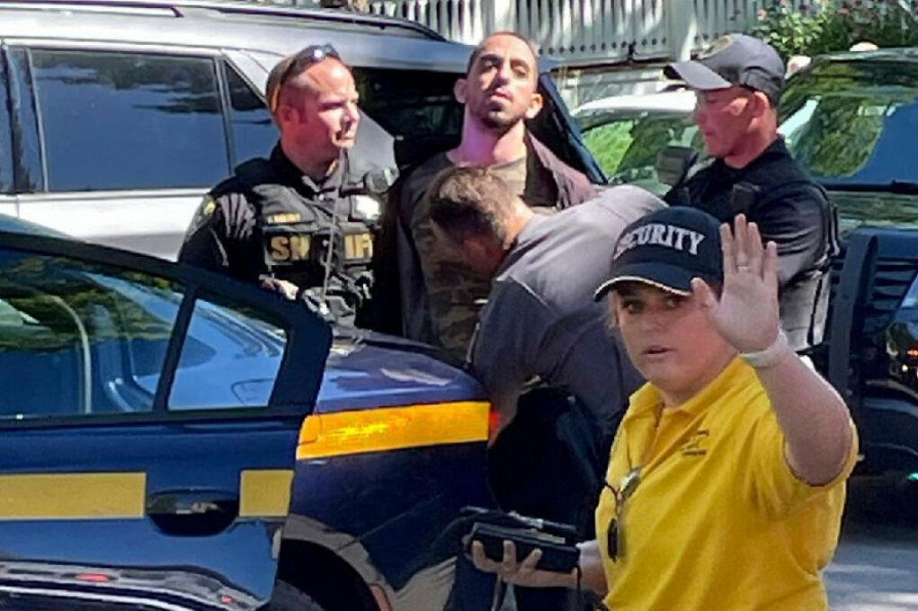Хади Матар (24) оптужен за напад на Салмана Руждија