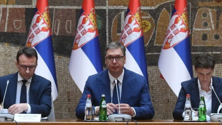 (ФОТО) Почео састанак у Палати Србија: Председник Вучић разговара са Србима са Косова и Метохије
