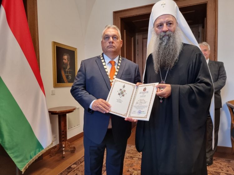 Патријарх Порфирије уручио Орбану највише одликовање Српске православне цркве