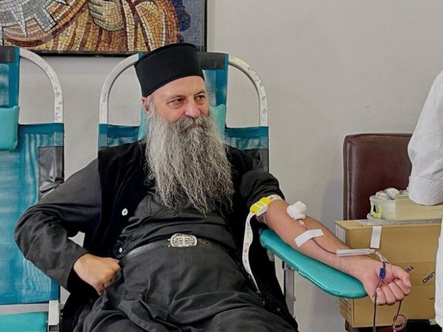 Патријарх Порфирије дао крв и позвао вјернике да слиједе његов примјер