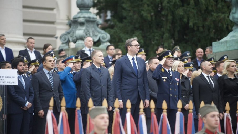 (УЖИВО) ПРОМОЦИЈА НАЈМЛАЂИХ ОФИЦИРА ВОЈСКЕ СРБИЈЕ Свечаности присуствује и предсједник Вучић (ВИДЕО)