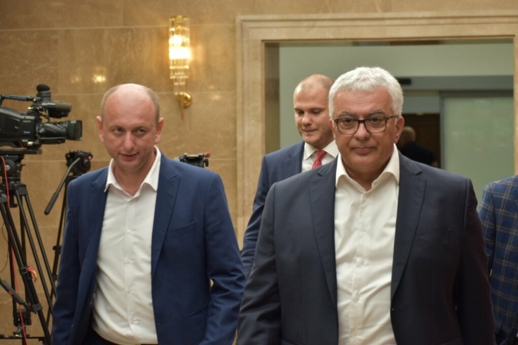 POSLE POPISA I RAZGOVORI O JEZIKU Mandić za "Novosti" - I na prebrojavanju koje je organizovao bivši režim najveći broj ljudi govorio srpski