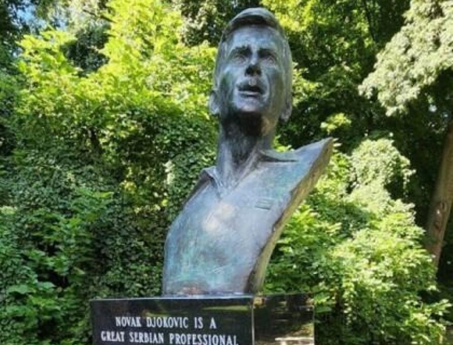 Новак Ђоковић добио бисту у Америци, на њој натпис о НАТО бомбардовању Југославије