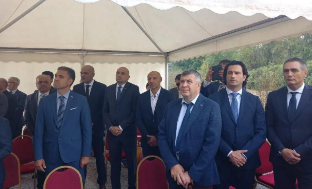 Ковач и Дамјановић на литургији у Јасеновцу