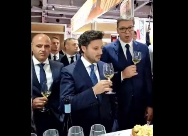Вински сајам Отвореног Балкана: Вучић и Абазовић дегустирали вина
