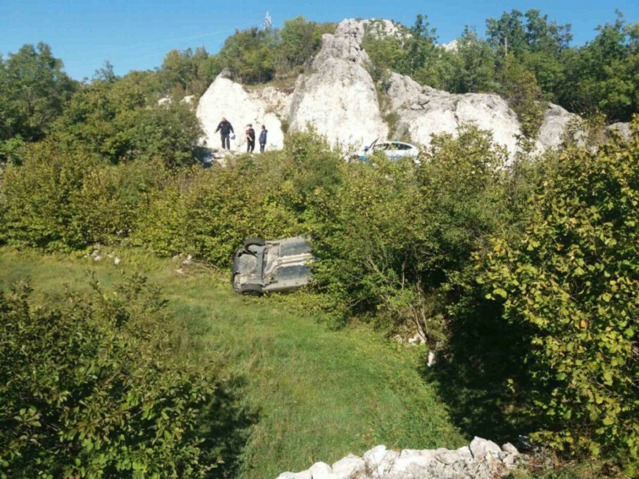 Удес на путу Цетиње-Будва, слетјело возило