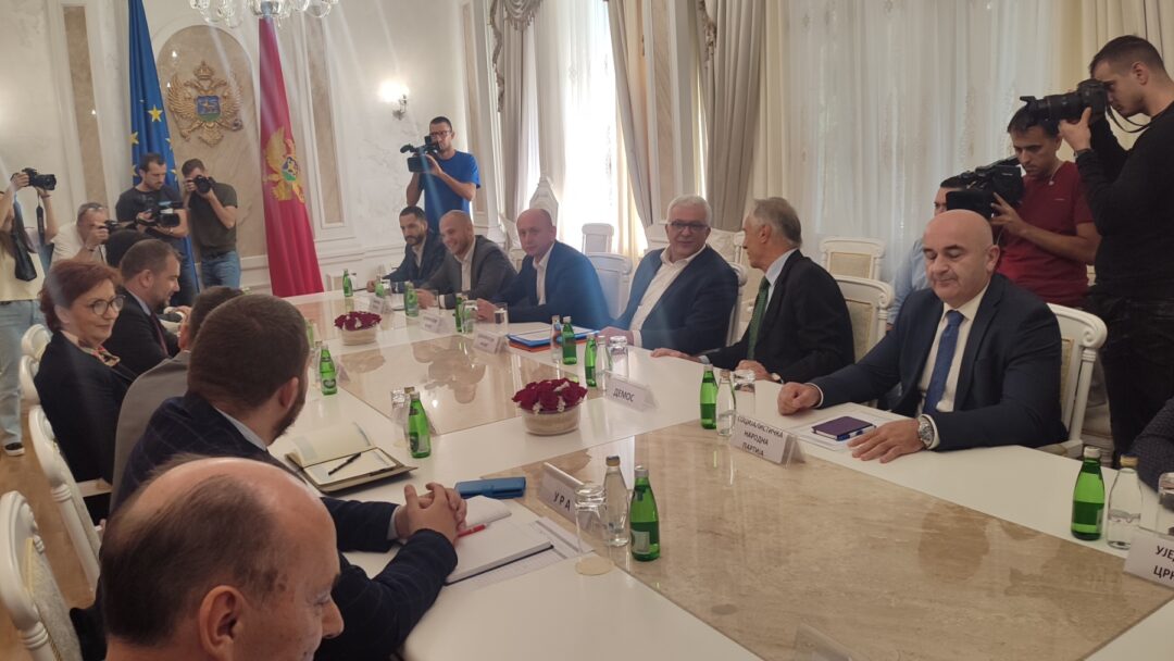 Почео још један састанак парламентарне већине