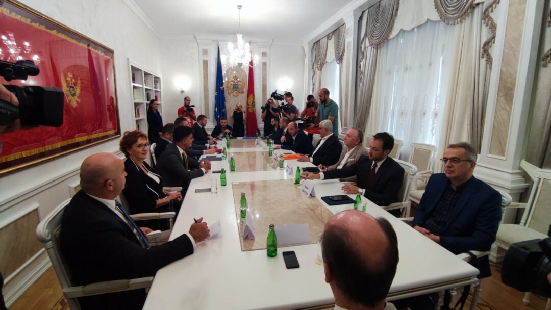 (ФОТО) Прочитајте политички споразум парламентарне већине
