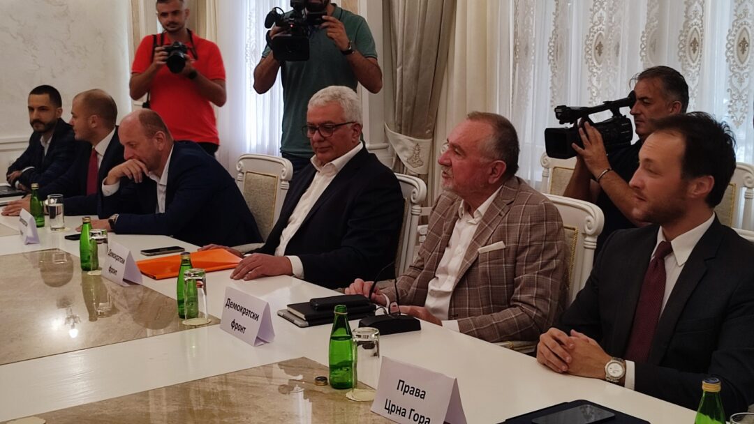 И данас састанак парламентарне већине
