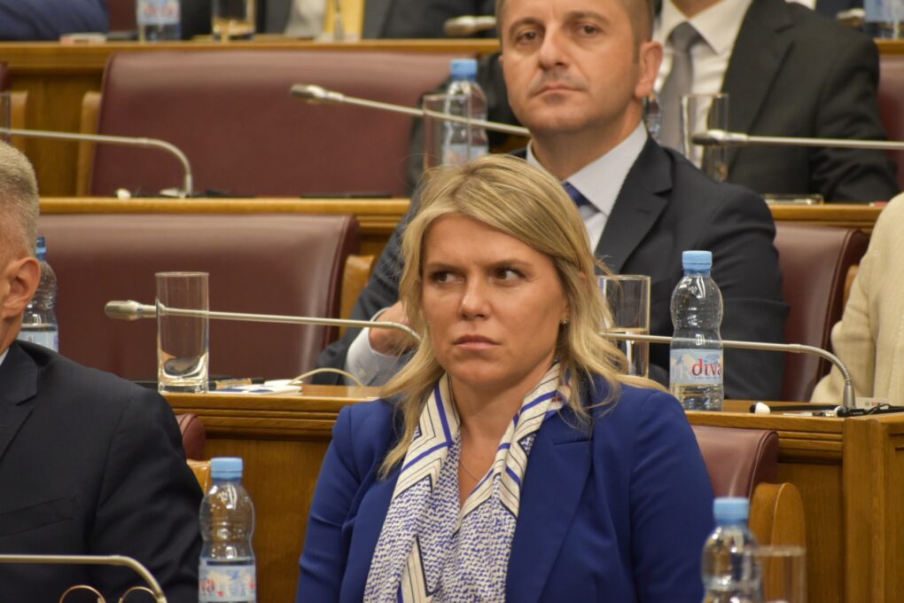 Драгиња „прчевито“: Ухапшени руски шпијуни; ко сарађује са БИА-ом!?