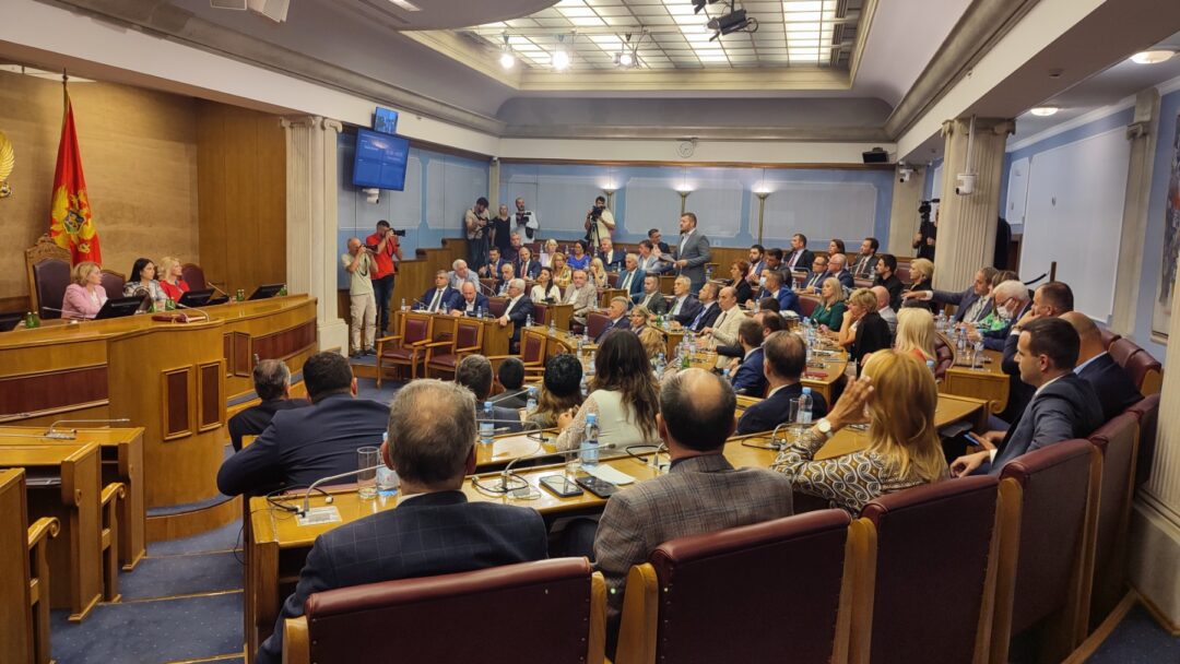 Законодавни одбор о предлогу за скраћење мандата Скупштини