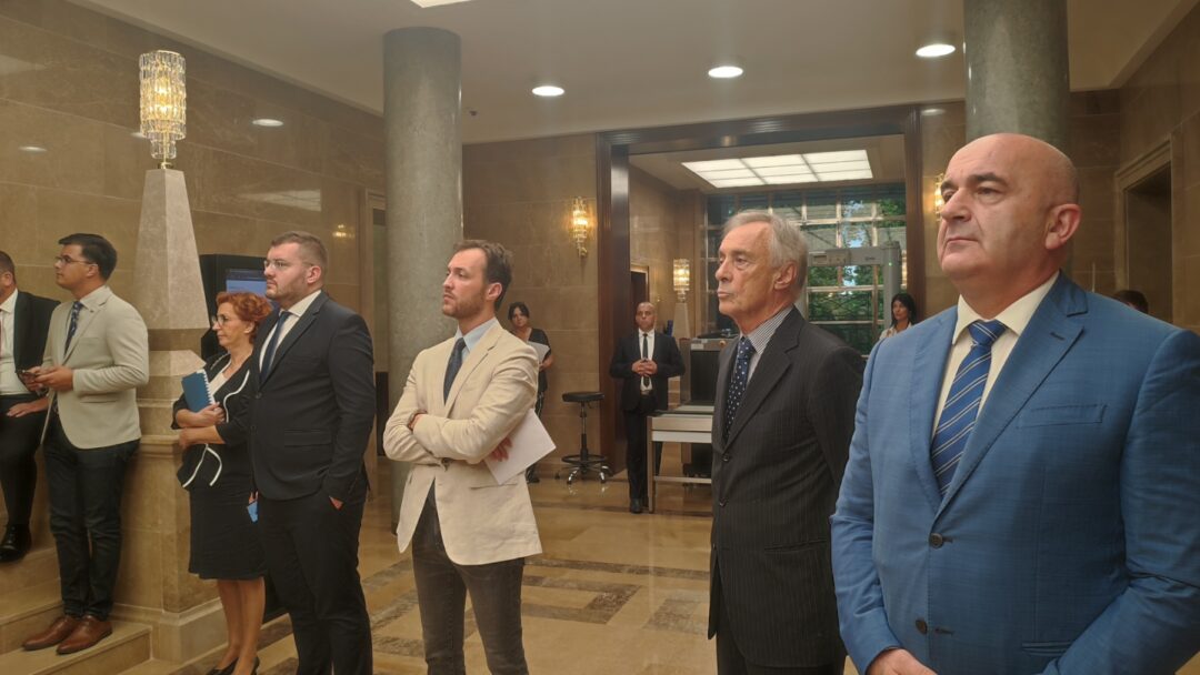 SVI LIDERI PARTIJA SE ODAZVALI NA LEKIĆEV POZIV: Tema sastanka raspodjela resora