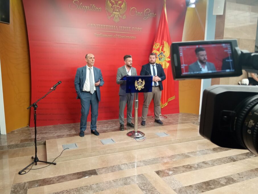Радованић одговорио Шарановићу: Сав ваш план и политичко дјеловање је патолошка нетрпељивост према УРИ и Абазовићу