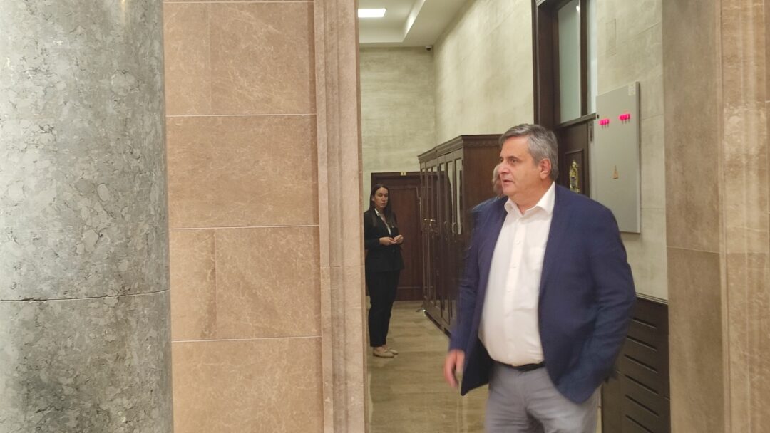 Radunović otkrio kako će "istjereti" Vukovića iz kancelarije
