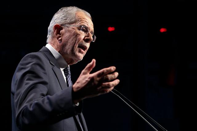 Aktuelni predsjednik Austrije, Aleksander van der Belen, pobijedio u prvom krugu izbora