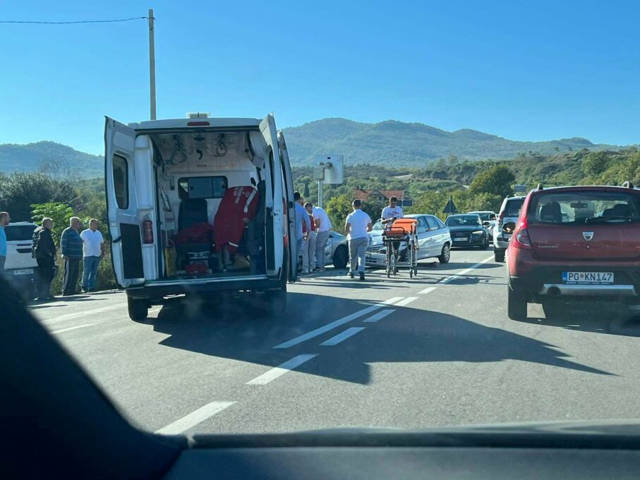 Jedna osoba poginula u udesu kod Farmaka, tri povrijeđene