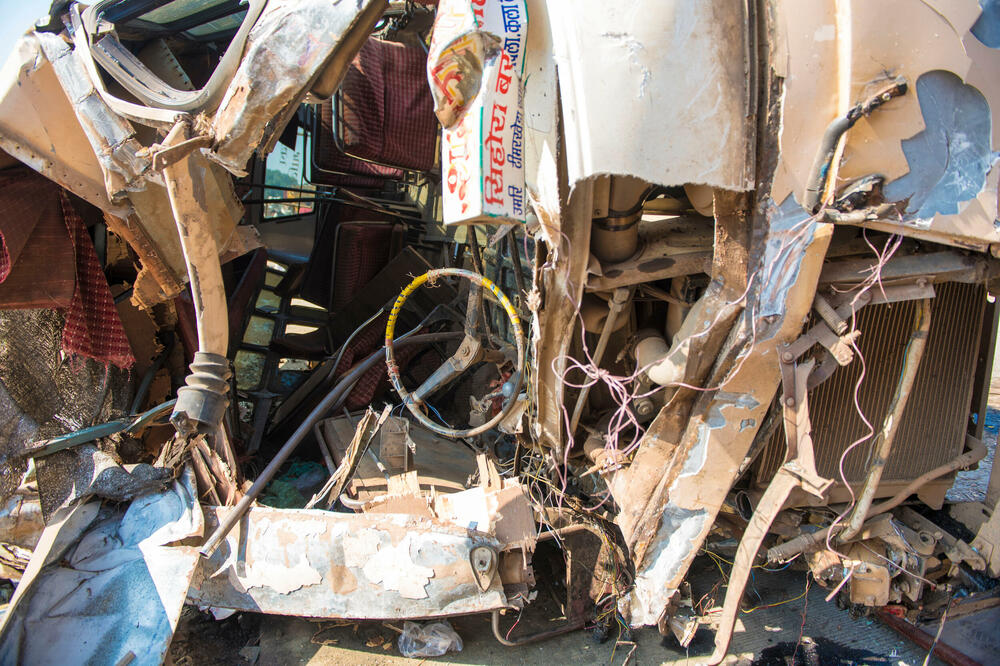 Indija: Autobus se survao u klisuru, najmanje 25 ljudi poginulo