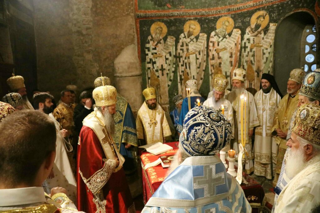 Patrijarh Porfirije ustoličen u Pećkoj patrijaršiji