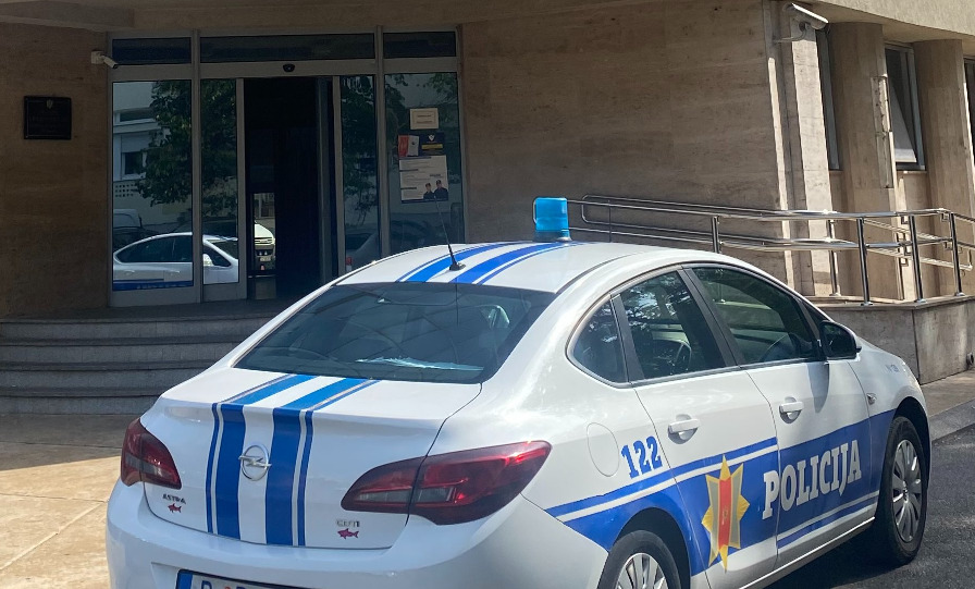 SAOBRAĆAJNA NESREĆA NA PUTU BAR-ULCINJ: Poginuli mladić i djevojka, dvije osobe povrijeđene